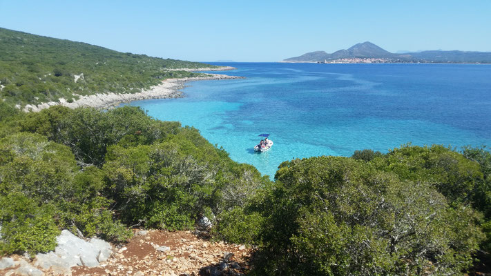 Amos-Strand auf der Insel Sapienza mit Miet-Motorboot