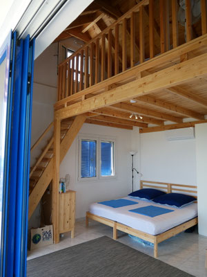 Wohn- und Schlafzimmer mit Galerie
