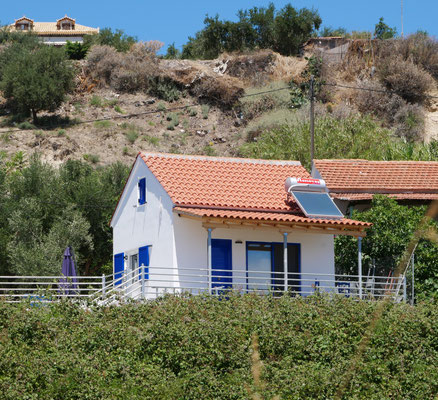 Gesamtansicht des Ferienhauses mit Veranda und Terrassen