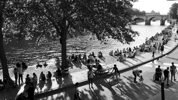 Dimanche, Quai des Célestins, 75004 Paris, F,  