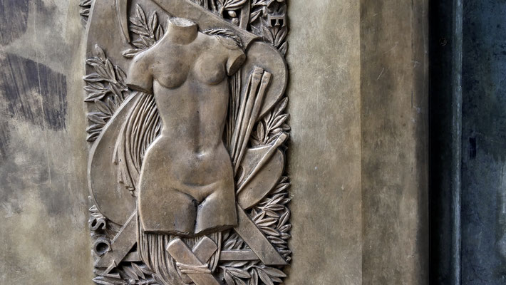 Bas relief "Sculpture", Porte, Musée Art Moderne, 75016 Paris, F,