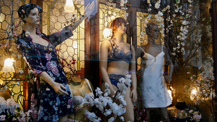 Mannequins, Vitrine Melle Claverie, Fg Saint Martin, 75010 Paris, F,