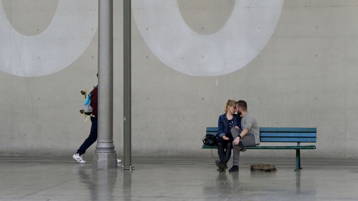 Couple, banc,  Le Centquatre,  75019 Paris, F,