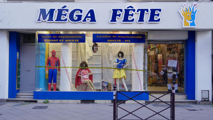 Mannequin, Méga Fêtes, rue Gambetta, Wazemmes, Lille, F,