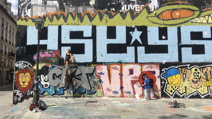 Grapheur, Equilibristes, Le Mur, Quai de Valmy, 75010 Paris, F,