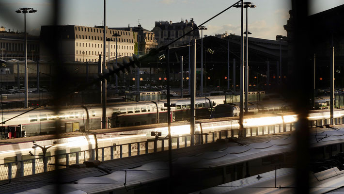 Trains, Gare du Nord, depuis le Boulevard de la Chapelle, 75018 Paris, F,