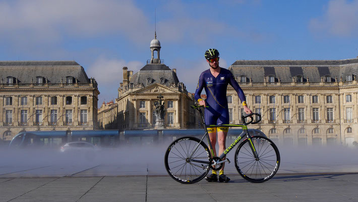 Cycliste, Bassin Miroir,  Bordeaux, F, 