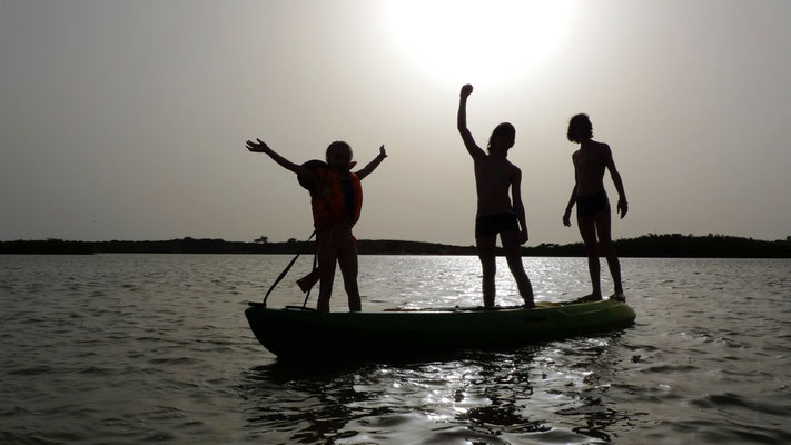 Lou, Jules, Tom, Canoé lagune,  Le Baobab, La Somone, Senegal, Sn,  P1080910.JPG.jpg