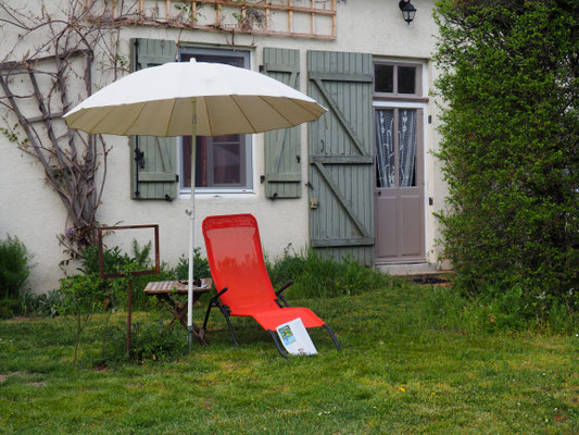 Ein netter Sitzplatz am östlichen Hausteil