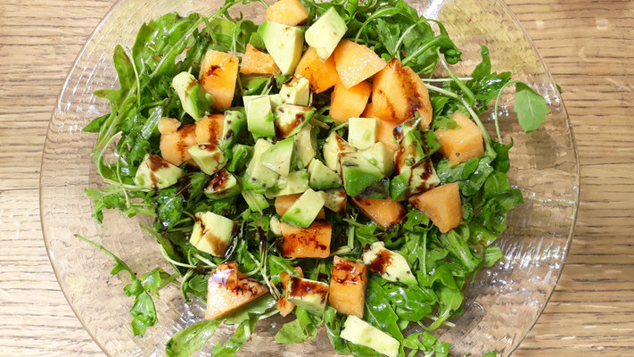 Ruccola mit Melone und Avocado