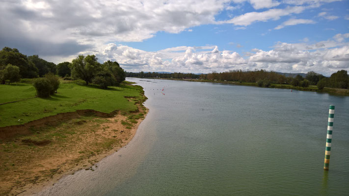 Südlich von Ratenelle gibt es eine Brücke über die Saône - Blick in den Süden