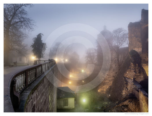 Archiv-Nr. hc2021126 | Schloss im Nebel