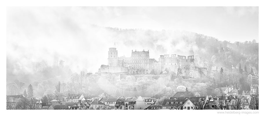 Archiv-Nr. h2021182 | Heidelberger Schloss im Nebel 