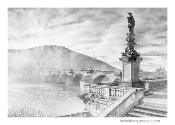 Archiv-Nr. h2015178 | Nepomuk-Statue und Alte Brücke