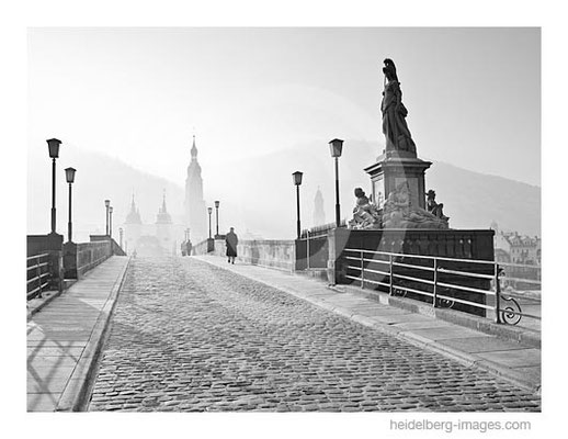 Archiv-Nr. h2007187 | Heidelberg, Spaziergänger auf der Alten Brücke