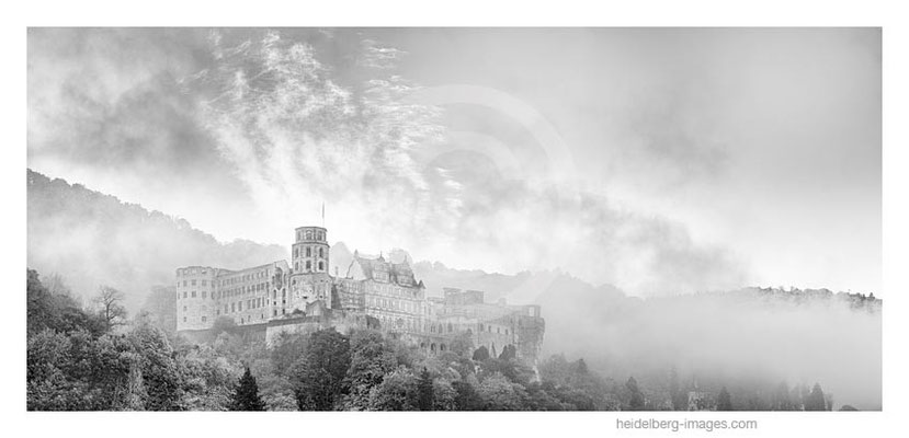 Archiv-Nr. h2014165 | Nebelschwaden über dem Schloss