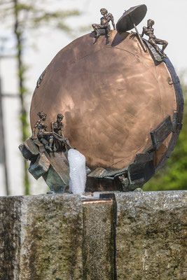 SONNE UND STRAND, Bronze/Granit, 180 cm Höhe, 2014