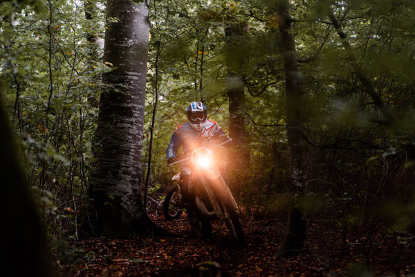 Enduro im Wald