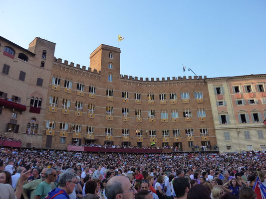 カンポ広場、シエナのパリオ