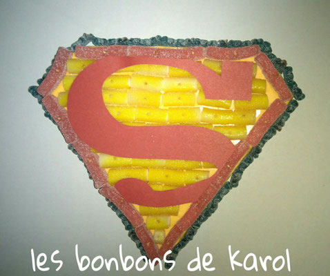 logo superman 15 € (env. 328 gr et 76 bonbons - 24 x 20 cm)