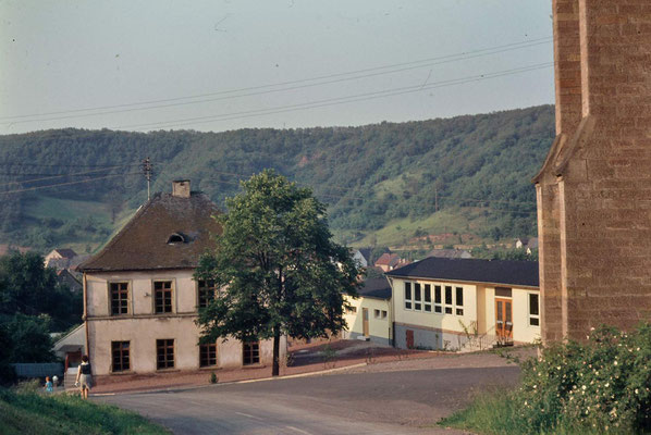 Die "Alte Schule" wurde Ende der Sechziger abgerissen (Foto um 1967)