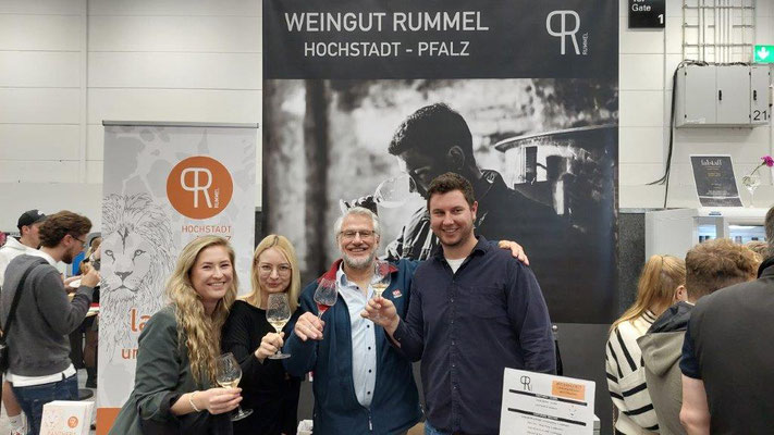 Weinmesse in Hamburg - Verkostung bei Weingut Rummel...