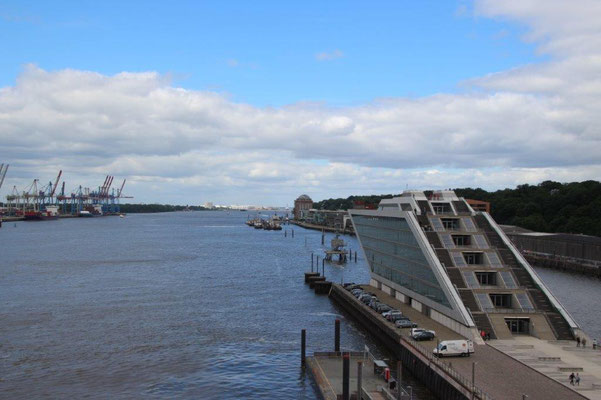 Hafen Hamburg und Meer erleben bei Singer Reisen...