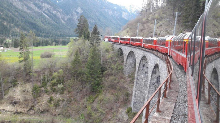 Bahnreisen weltweit bei Singer Reisen & Versicherungen zu Jubiläumsvorteilen buchenn...