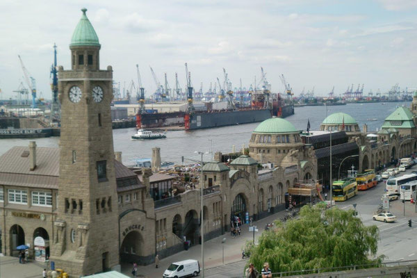 Hamburg Elbtunnel das Tot zur freien Welt, jetzt preiswert bei dem Insider buchen...