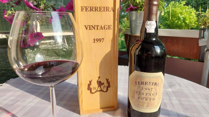 Feirreira Vintage Portweintasting auf dem Balkon und wo Sie möchten...