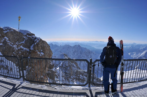 Start zur Alpenüberquerung auf der Zugspitze