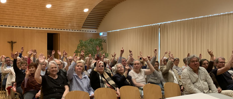 Abstimmungen ohne Probleme - Einstimmige Zustimmung!