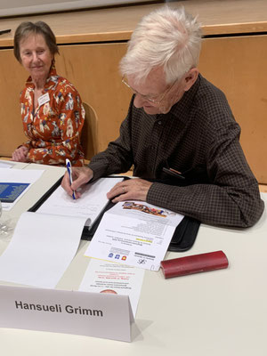 Hansueli Grimm schreibt das Protokoll