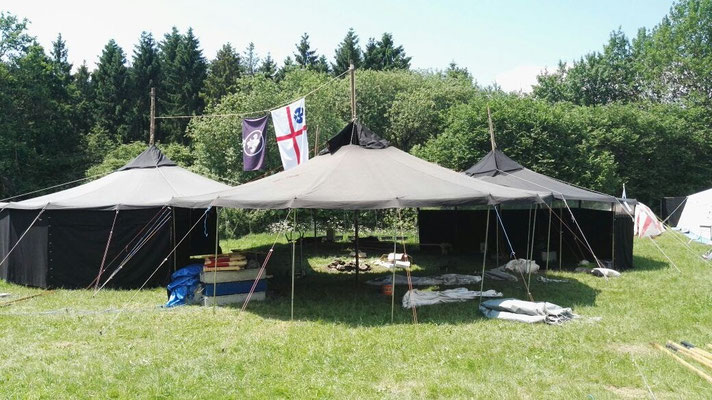 Die Nordbezirks-Jurtenburg - unser Wohnzimmer in diesem Lager