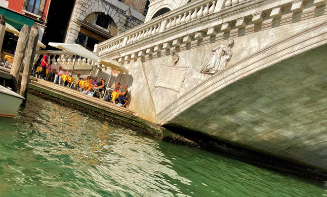 1 Rialtobrücke mit Restaurant "Ponte d´orato"