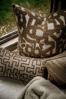 omar kussen taup kleur motief exclusief 