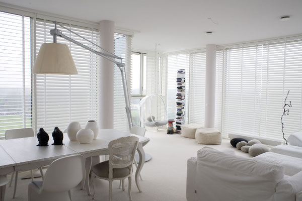 witte houten lamellen met stofband van diaz 