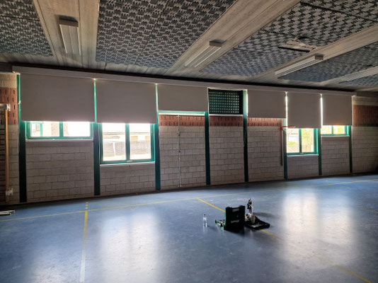 verduisterende rolgordijnen school sportzaal