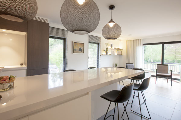 houten zwarte lamellen met wave gordijn in ecru luxaflex 