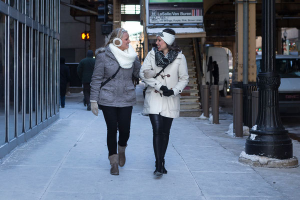 Fotoshooting mit Ellen mit Freundin in Chicago, Jackson Blvd.
