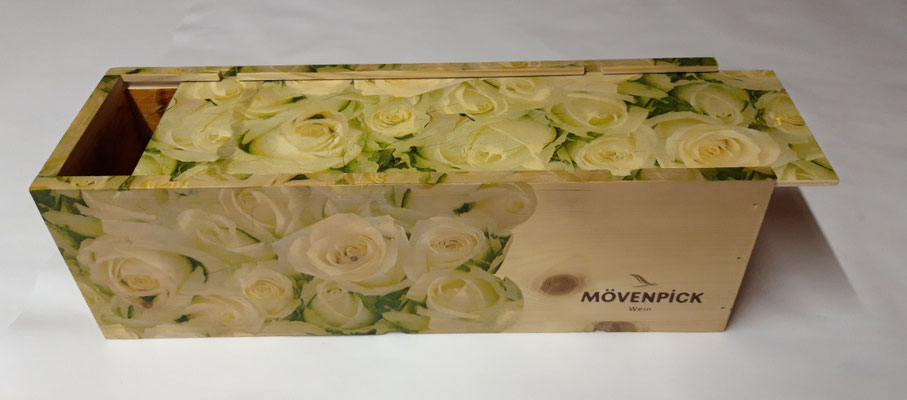 Schmuckkasten Mövenpick draussen weisse und drin gelben Rosen - 38x12x12  CHF 40