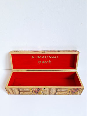 Schachtel Armagnac - Bild 2 (innen - Boden und Deckel aus Velour)