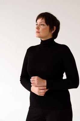 Thekla Hartmann actress headshot represented by Walcher Management