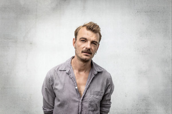 André Rohde actor headshot represented by Walcher Management