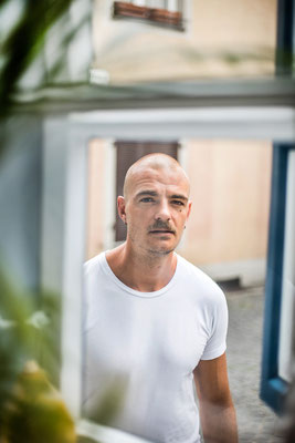 André Rohde actor headshot represented by Walcher Management
