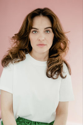 Leslie-Vanessa Lill actress headshot represented by Walcher Management