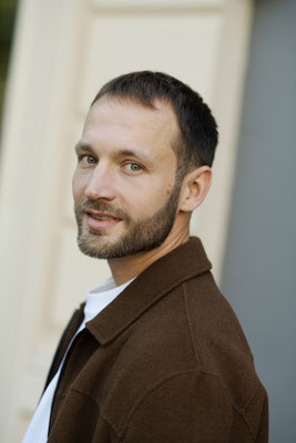 Michael Schröder actor headshot represented by Walcher Management