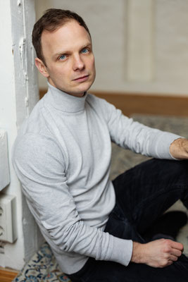 Fabian Baecker actor headshot represented by Walcher Management
