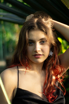 Tara Leiberg actress headshot represented by Walcher Management