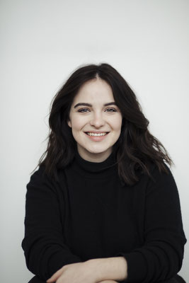 Leslie-Vanessa Lill actress headshot represented by Walcher Management
